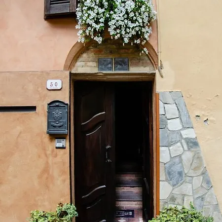 House Antica Dimora Soggiorni In Langa Centro Storico La Morra