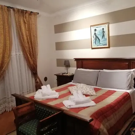 House Antica Dimora Soggiorni In Langa Centro Storico Semesterbostad *